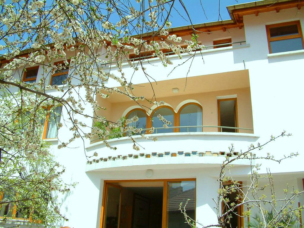 Family Hotel Sonata Samokov Ngoại thất bức ảnh