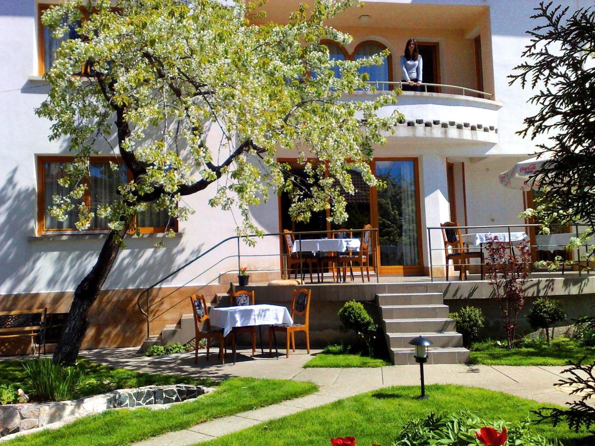 Family Hotel Sonata Samokov Ngoại thất bức ảnh