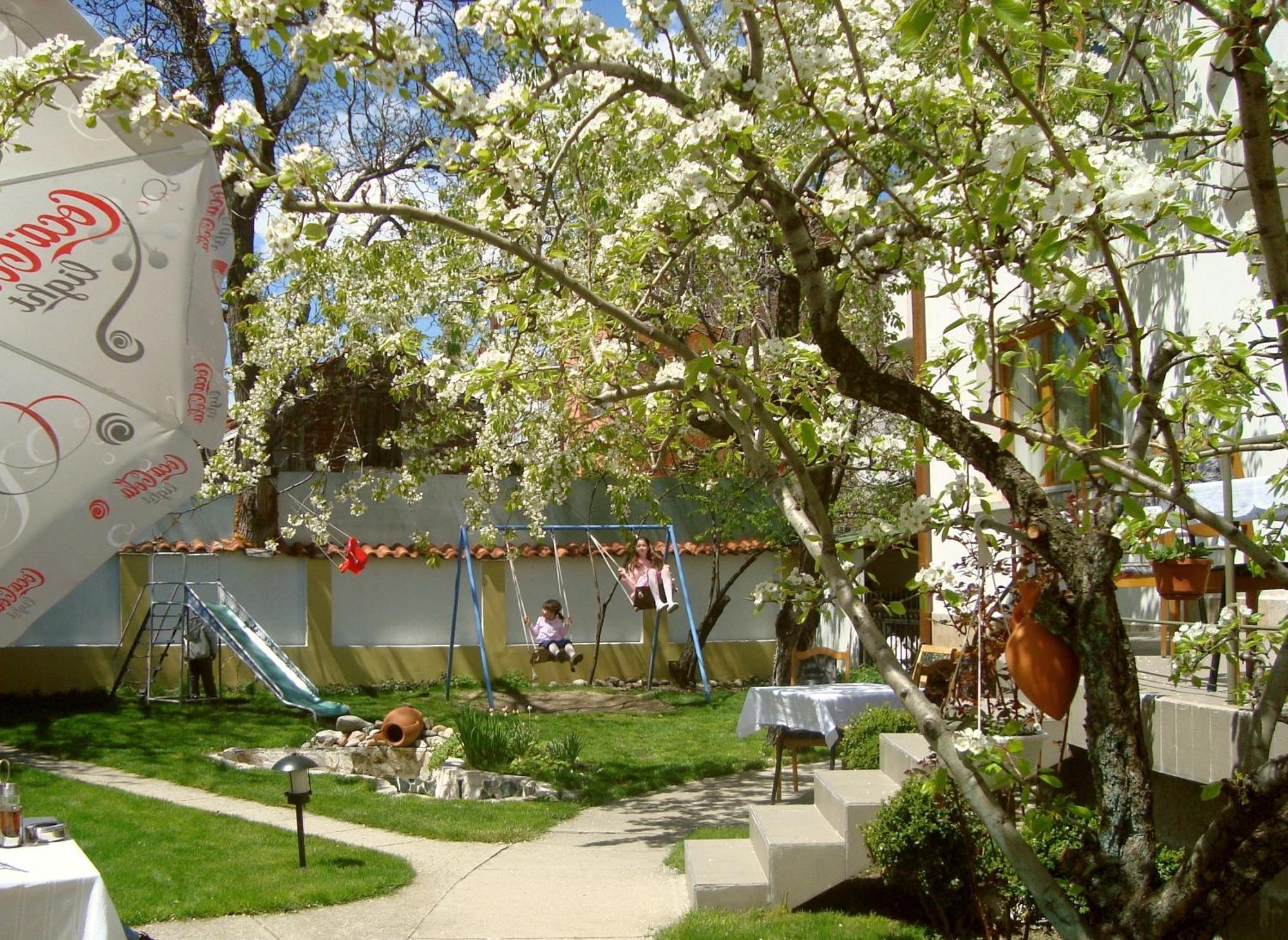 Family Hotel Sonata Samokov Ngoại thất bức ảnh