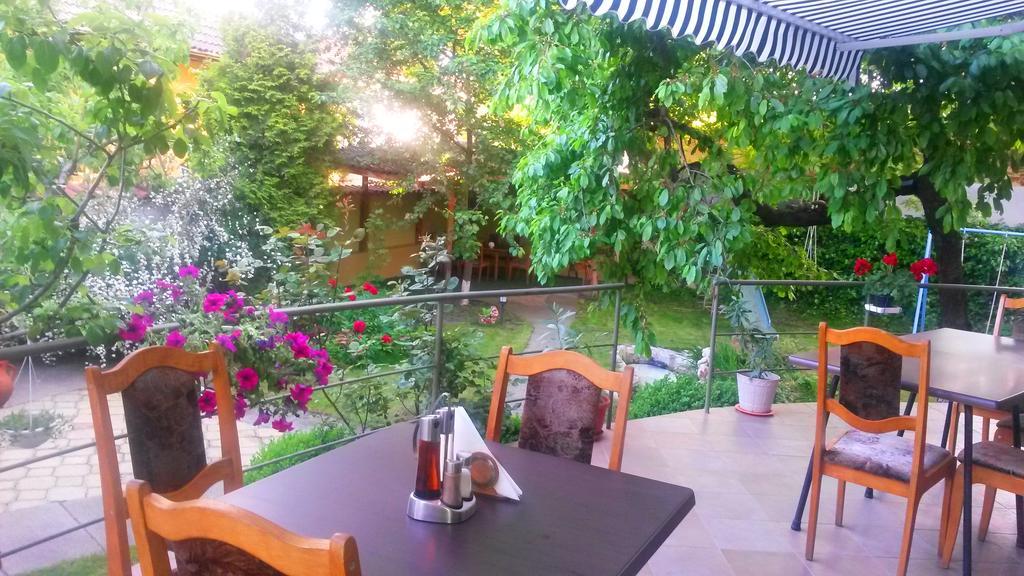 Family Hotel Sonata Samokov Ngoại thất bức ảnh